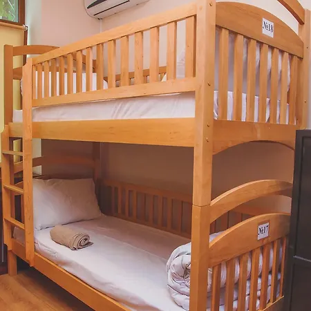 Globus Hostel *